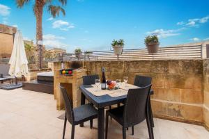 Harbour Views Gozitan Villa Shared Pool - Happy Rentals