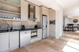 Sunset Cove - Apt with spectacular sea views