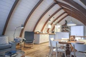 Hakuba Stugan - Gorgeous A-frame Chalet
