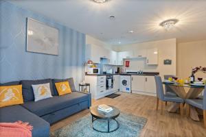 247 Serviced Accommodation in Telford 2 BR Apartment