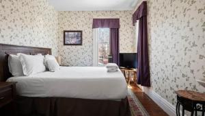 Governors Mansion beautiful 3bd with pool table