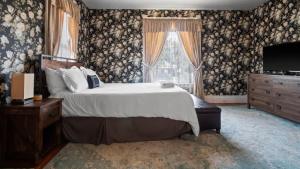 Governors Mansion beautiful 3bd with pool table
