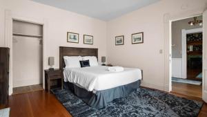 Governors Mansion beautiful 3bd with pool table