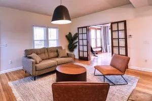 New Listing - Tranquil Retreat with Hot Tub - جونستون