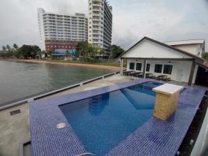 The Bay PD Beachfront Villa