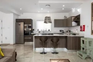 Family-Friendly Spacious Townhouse with Garden - Close to Airport - Żurrieq