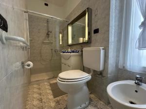 Il Cielo Con Un Dito by Holiday World