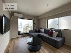 b hotel Ms lea - Spacious 2 level apartment 4BR for 16 PPL