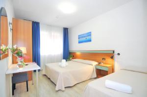 Classic Triple Room room in Hotel Rex