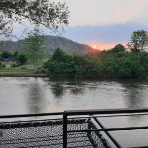 Bansuanmaenam(บ้านสวนแม่น้ำ):sunset view room