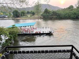 Bansuanmaenam(บ้านสวนแม่น้ำ):sunset view room