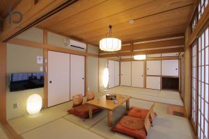 Hanagin by b hotel - 3 Bedroom Japanese apartment for 11 people 201