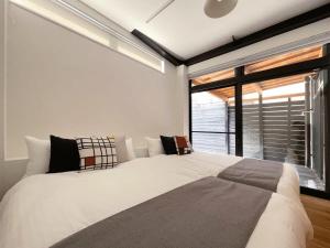 b hotel Kaniwasou 101 1BR good for 10PPL in the scenic Island of Miyajima