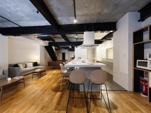 b hotel Kaniwasou 101 1BR good for 10PPL in the scenic Island of Miyajima