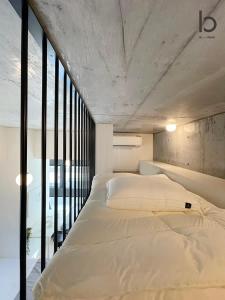 bHOTEL Nekoyard - Modern Loft Studio Steps from Peace Park