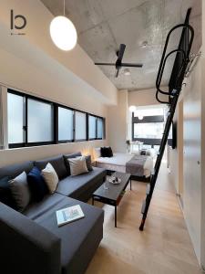 b hotel Nekoyard - Stylish Loft Studio Steps from Peace Park