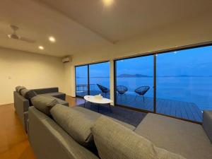 b local Sugawa House - Exclusive Seaside Escape in Ocean House