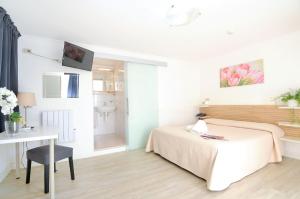 Deluxe Double Room with Sea View room in Hotel Rex