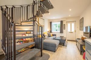 Delightful CENTRAL Duplex - 2 Mins To Station