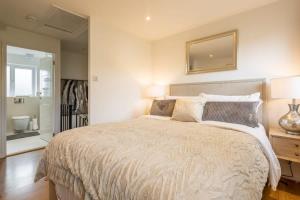 Delightful CENTRAL Duplex - 2 Mins To Station