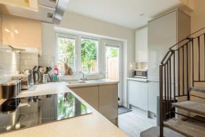 Delightful CENTRAL Duplex - 2 Mins To Station