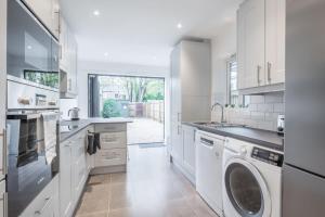 Refurbished High Spec CENTRAL Family Home