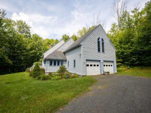 Berkshire Vacation Rentals: Pristine Home In Becket Woods
