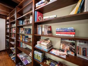 Berkshire Vacation Rentals: Pristine Home In Becket Woods