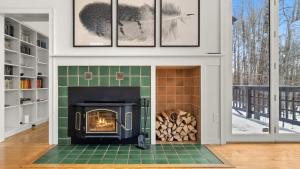 Hupi House - A Peaceful Wooded Lakeside Retreat