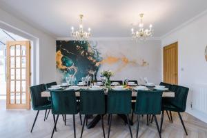 Damson House- Spacious, Modern 6 bedroom Executive House - Ideal for Work Teams or Multi-Generational Families