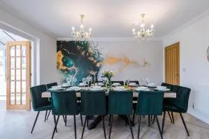 Damson House- Stunning & Spacious Modern 6 bedroom Executive House - Perfect for Work Teams or Multi-Generational Families - Great Mitton