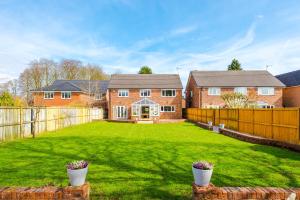 Damson House- Spacious, Modern 6 bedroom Executive House - Ideal for Work Teams or Multi-Generational Families