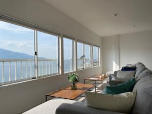 b local KAI House - with Ocean view good for 8 PPL Free WiFi