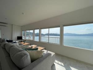 b local KAI House - with Ocean view good for 8 PPL Free WiFi