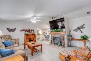 3 bed 2 bath with office room-with futon bed on Weiss Lake - with community ramp & dock - Cave Spring