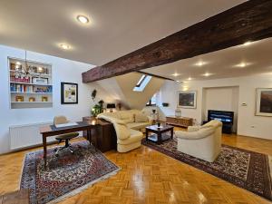 Apartment Nina with private terrace Tour As Ljubljana