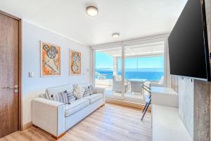 Infinite Coast 2BR with pool & free parking