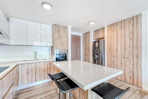 Infinite Coast 2BR with pool & free parking