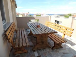 Ferienhaus mit Pool für bis zwölf Personen und 200m vom Meer