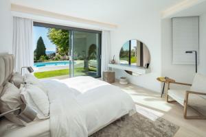 Absolute High End Villa Near Beach with Jacuzzi!