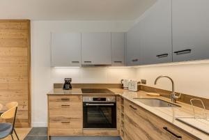 White Pearl A03, Alpes Agency, Central Chamonix, Sleeps 2-4