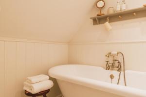 Buckingham Mews_Flint Cottage 1