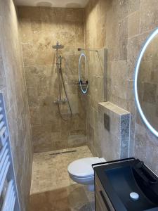 Appart'hotels La nuit de reve Suite privative Jaccuzi Sauna Suite 2 : photos des chambres