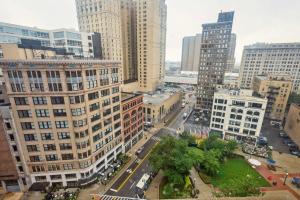 2BR Executive Downtown Apartment by ENVITAE