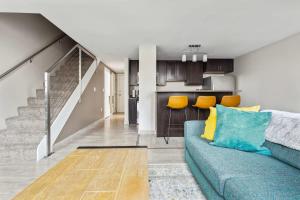 2BR Executive Downtown Apartment by ENVITAE