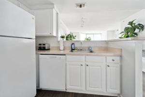 2BR Executive City Suite With Gym & Pool