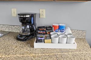 2BR Downtown Apartment with Gym & Deck