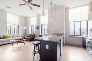 2BR Distinguished Apartment Rooftop Deck & Gym