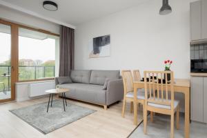 Cozy One-bedroom Apartment in Warsaw for 4 People with Balcony by Renters