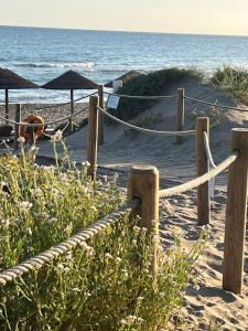 STYLISH TOWNHOUSE IN BEACHFRONT COMPLEX